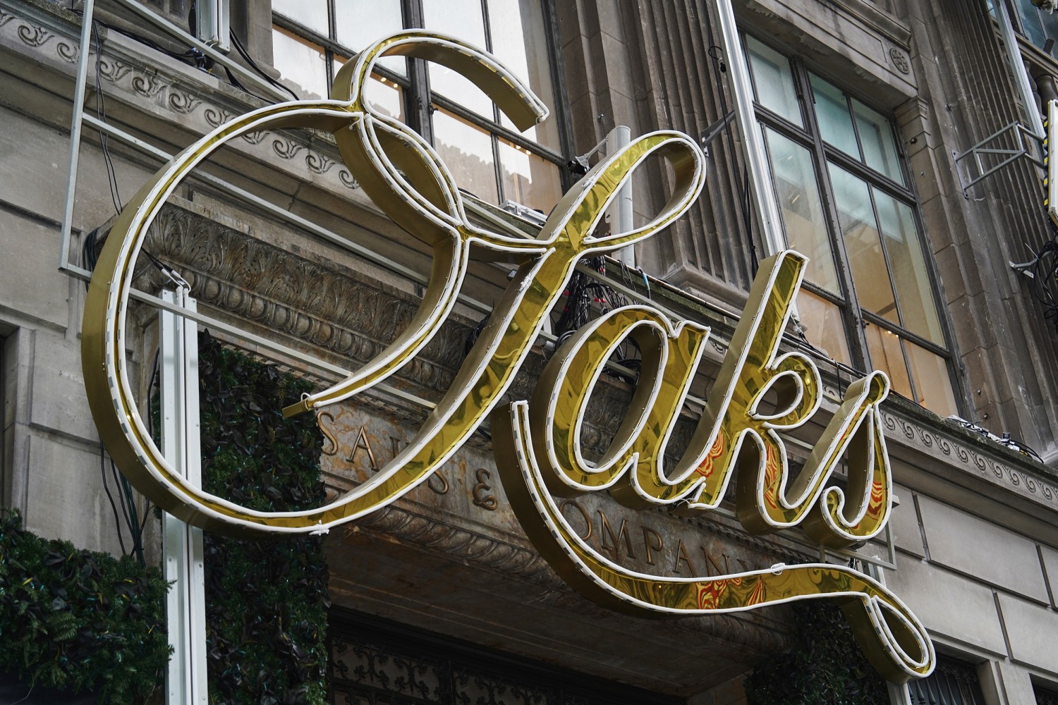 Saks Fifth Avenue store exterior amid 2026 bankruptcy restructuring and store closures
